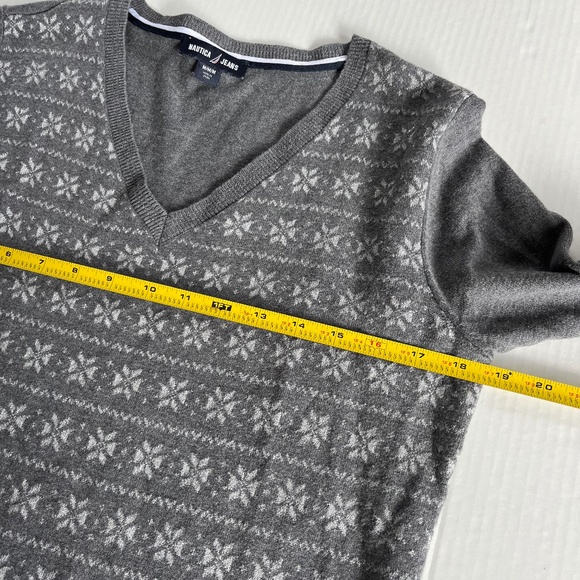 Nautica Sz M Snowflake Print V Neck Gray Sweater Pullover Stretch - Picture 8 of 10